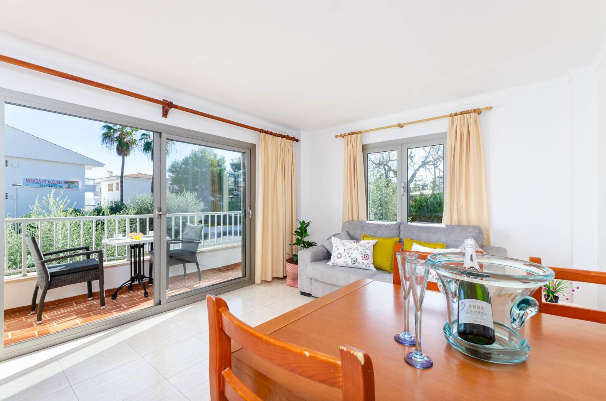 Apartment Yourhouse Roses 9 *